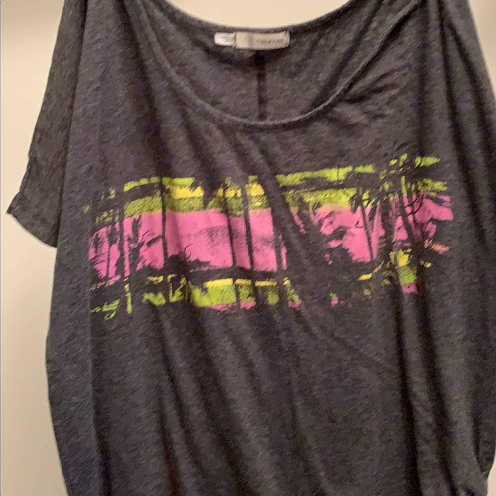 Grey short-sleeved shirt